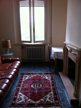 Salottino con caminetto e scrittoio